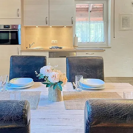 Baumhaus Baum 4 *